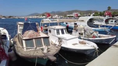 Tekneleri ve yatları olan bir bataklık. Bodrum Türkiye Ağustos 2021