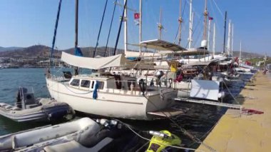 Tekneleri ve yatları olan bir bataklık. Bodrum Türkiye Ağustos 2021