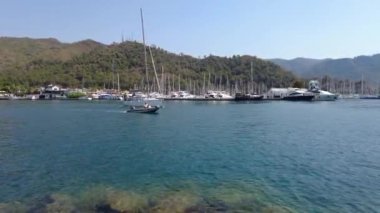 Ege Denizi 'ndeki yatlar. Marmaris Türkiye Ağustos 2021