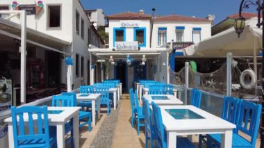 Marmaris tatil köyündeki açık hava restoranı. Marmaris Türkiye Ağustos 2021