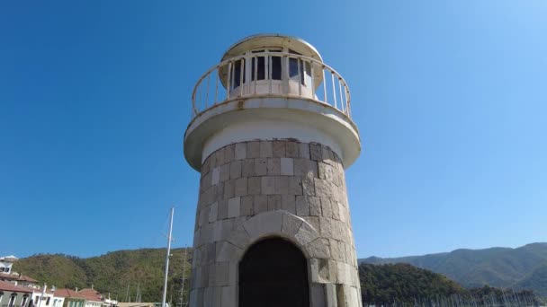 Kleiner Leuchtturm Mittelmeer — Stockvideo