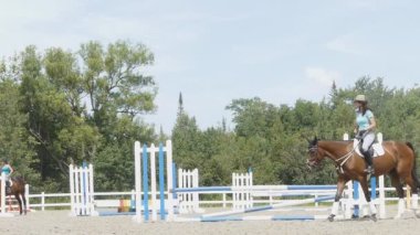 sıçramaya hazırlanıyor binici