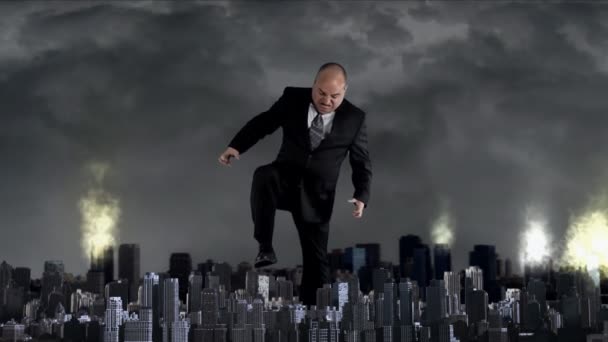 Homem de negócios louco destruindo a cidade — Vídeo de Stock