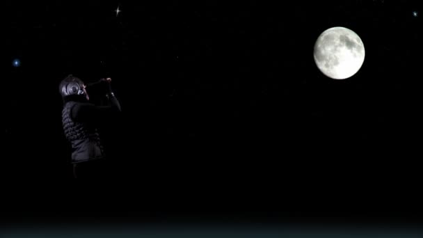 Femme dans l'espace avec un télescope — Video