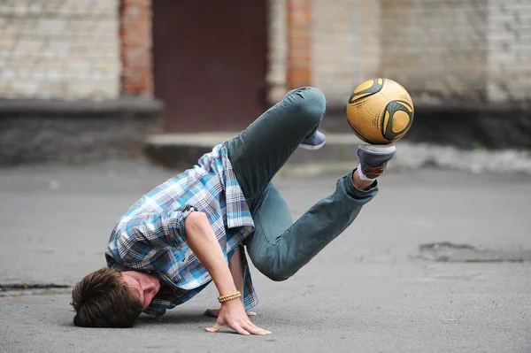 Voetbal freestyle — Stockfoto