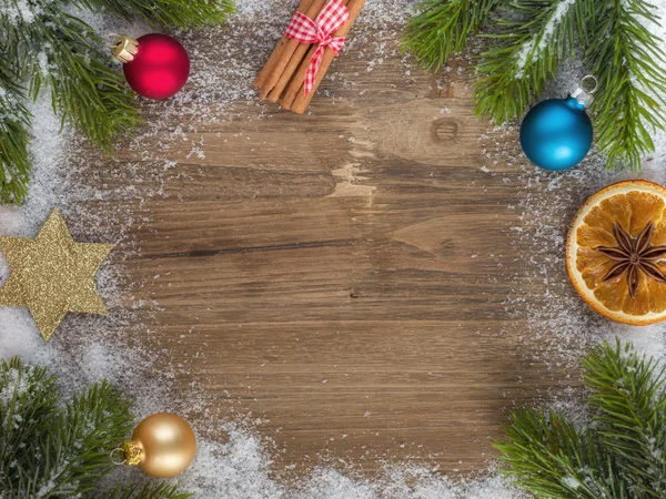 Kerst ornamenten op hout — Stockfoto