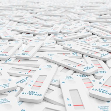 Kullanılan birçok Covid 19 antijen hızlı testinin 3D görüntülemesi beyaz arkaplan üzerinde negatif ve pozitif test sonuçları ile.