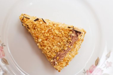 Fındıklı pasta çikolata kırıntı ile