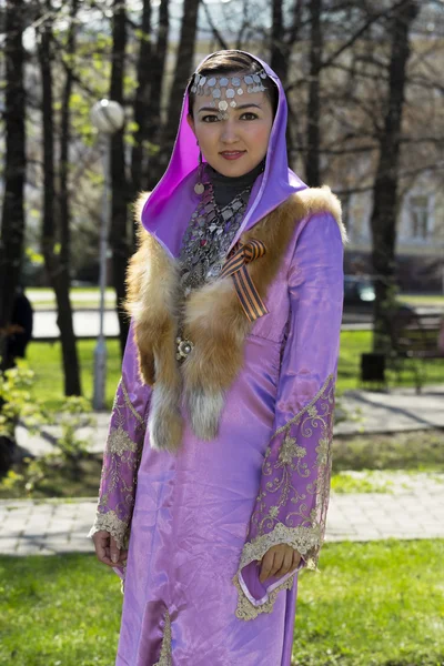 Menina em traje Bashkir — Fotografia de Stock