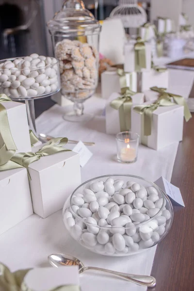 White Sugared Almonds Wedding Served Ceremony Table — Stock Photo, Image