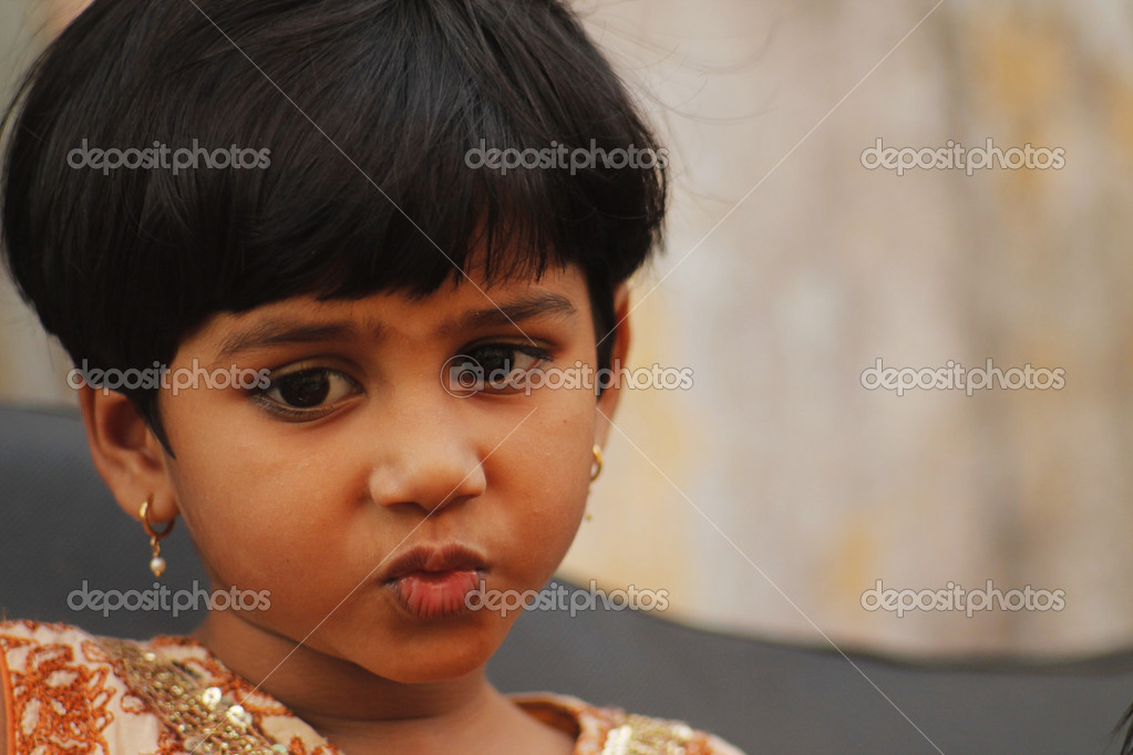 Indian cute small girl – Stock Editorial Photo © dharmabum #43953639