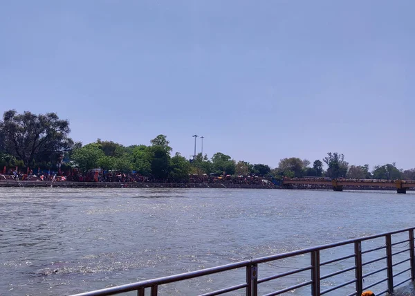 Haridwar, Hindistan 2022: Ganga Nehri 'nin gündüz çekimleri