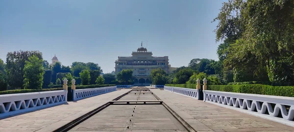 Jaipur, Hindistan Circa 2022: Pembe Şehir 'in Govind Devji tapınağının dış görüntüsü