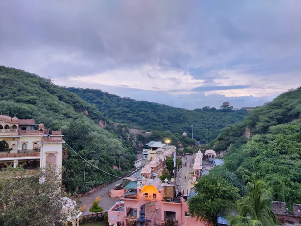 Jaipur, Hindistan Circa 2021: Khole ke hanumanji tapınağının dış çekimleri