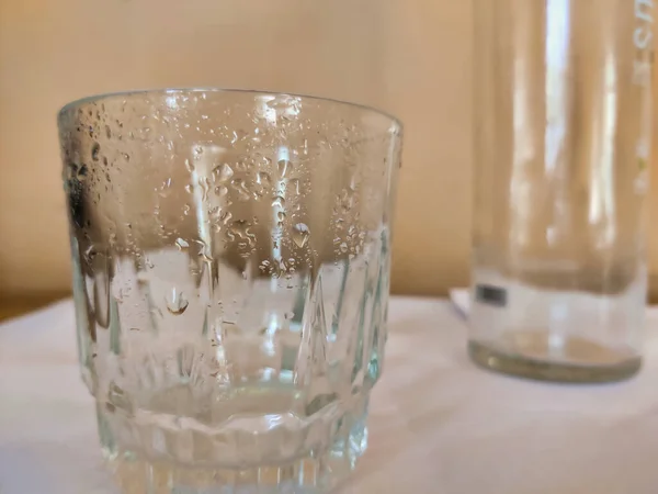 Bild Von Wassertropfen Auf Einem Glas Wasser Aufgenommen Nahaufnahme Sommer — Stockfoto