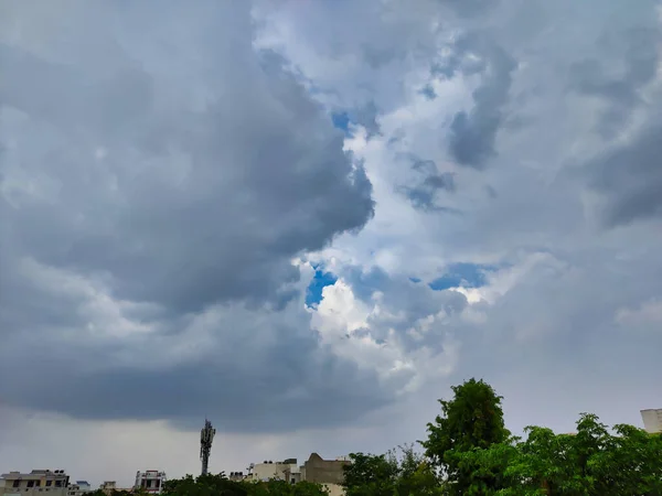 Picture White Grey Clouds Blue Sky Sun Rays Coming Background — Stockfoto