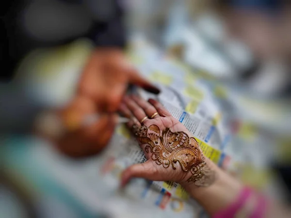 Picture Henna Mehndi Design Drawn Woman Hand — Stockfoto