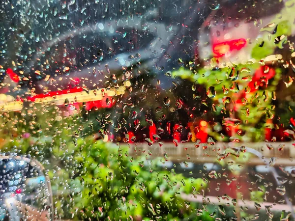 Macro Tiro Gotas Água Tiro Vidro Estação Chuvosa Durante Noite — Fotografia de Stock