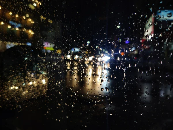 밤에는 계절에 한잔의 유리에 물방울을 매크로 — 스톡 사진