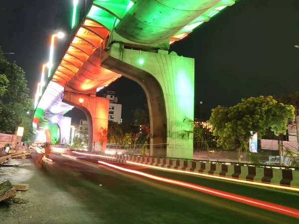 Imagen Rayas Similares Vehículos Sobrevuelo Iluminado Azafrán Blanco Verde —  Fotos de Stock