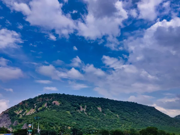 Landschapsfoto Heuvels Witte Wolken Blauwe Lucht Aravalli Heuvels — Stockfoto