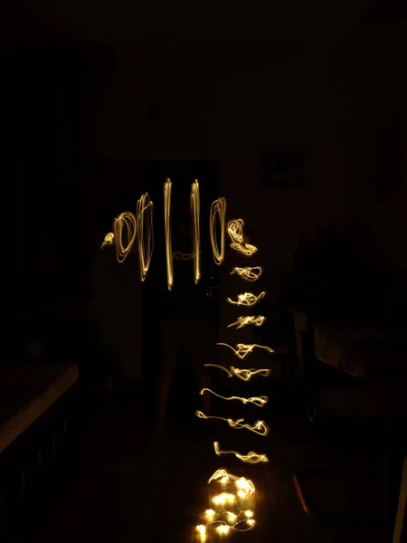 Bild Von Lichtmalerei Aufgenommen Der Nacht Vor Dunklem Hintergrund Langzeitbelichtungsfotografie — Stockfoto