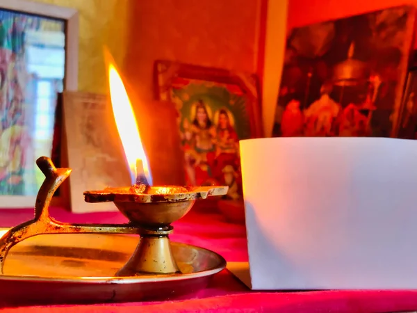 Imagen Lámpara Diya Celebración Diwali Una Pancarta Blanco Segundo Plano — Foto de Stock