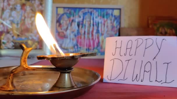 Filmación Lámpara Diya Celebración Diwali Cartel Con Happy Diwali Escrito — Vídeo de stock