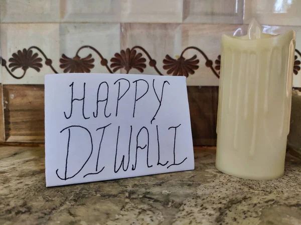Zdjęcie Zapalonej Świecy Święto Diwali Tabliczka Napisem Happy Diwali — Zdjęcie stockowe