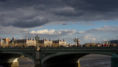 Resimler de las calles de londres y sus edificios