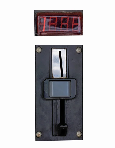A Vértes egy fém érmét egy érmét slot panel működtetett gép belépési és kilépési bővítőhely és a gomb egy elszigetelt háttér — Stock Fotó