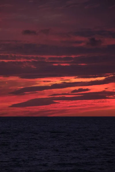 Rotes Feuer Blut Sonnenuntergang Himmel Wolkenlandschaft Meereslandschaft — Stockfoto