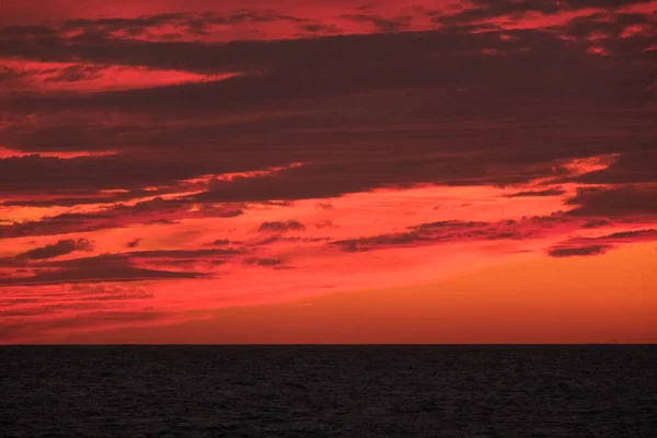 Rotes Feuer Blut Sonnenuntergang Himmel Wolkenlandschaft Meereslandschaft — Stockfoto