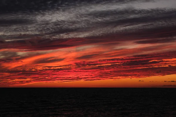 Rotes Feuer Blut Sonnenuntergang Himmel Wolkenlandschaft Meereslandschaft — Stockfoto