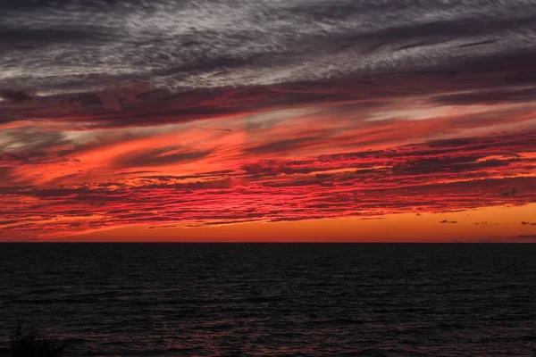 Rotes Feuer Blut Sonnenuntergang Himmel Wolkenlandschaft Meereslandschaft — Stockfoto