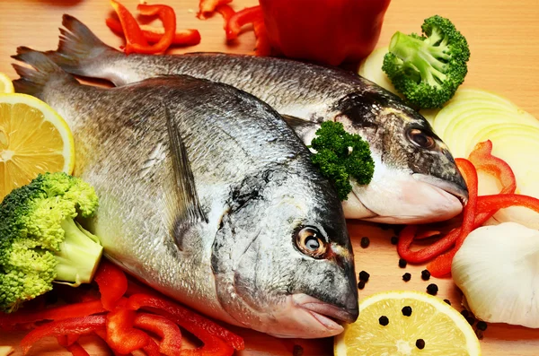 Raw dorado fish — Stock Photo, Image