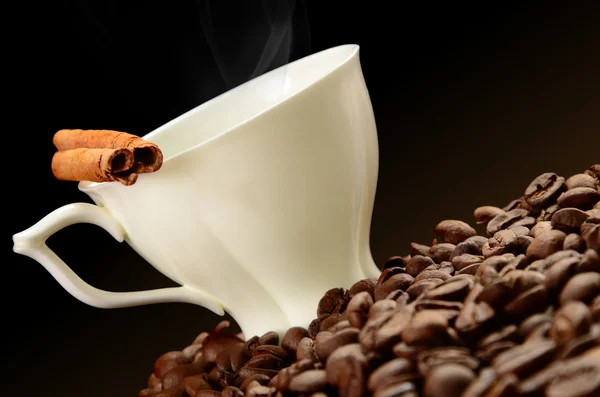 Taza de café con cinamon — Foto de Stock
