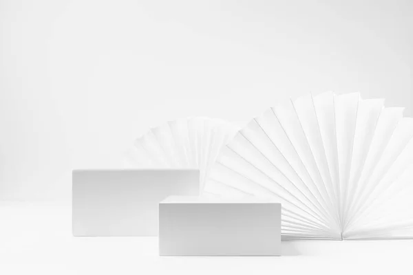 Modelo Estágio Branco Abstrato Com Dois Pódios Retangulares Para Mostrar — Fotografia de Stock