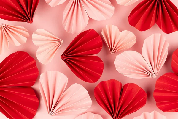 발렌틴 핑크와 종이를 심장들이 부드럽고 파스텔 색으로 하트의 추상적 — 스톡 사진