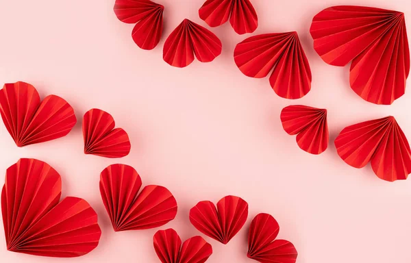 День Святого Валентина Фон Красная Бумага Ребристые Сердца Летать Мягком — стоковое фото
