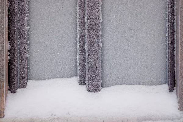 Wooden window covered with a thick layer of frost, severe frosts — Foto de Stock