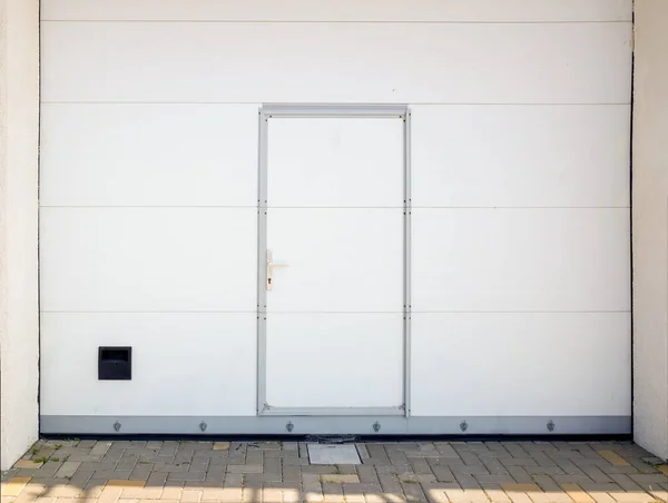 Closed Garage Doors Automatic Upward Opening Built Small Door Staff — Stockfoto