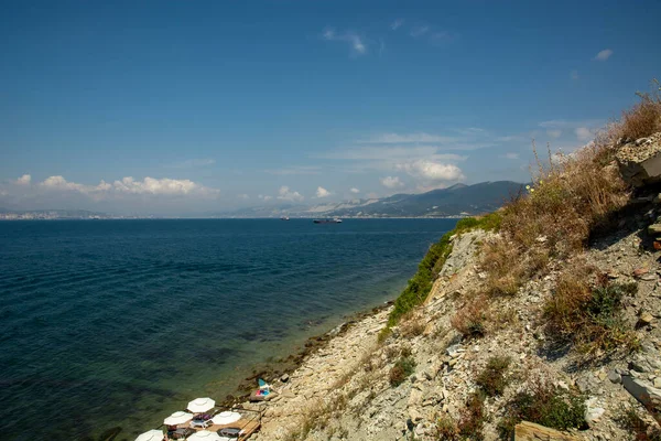 Vue Montagne Mer Bleue Les Montagnes Ainsi Cargo Une Partie — Photo