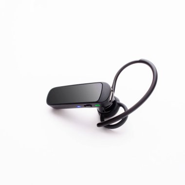 Beyaz arka plan üzerinde izole siyah bluetooth kulaklık