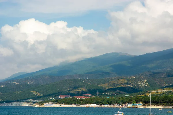 Вид Горы Море Пляж Отдыхающих Залив Черного Моря Районе Деревни — стоковое фото