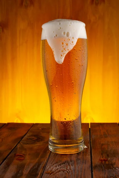 Glass Light Beer Thick White Foam Wooden Background Copy Space — Stock Photo, Image