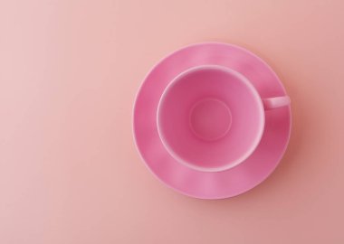 Pembe arka planda boş pembe fincan ve pembe fincan tabağı, model ve düz tabaka