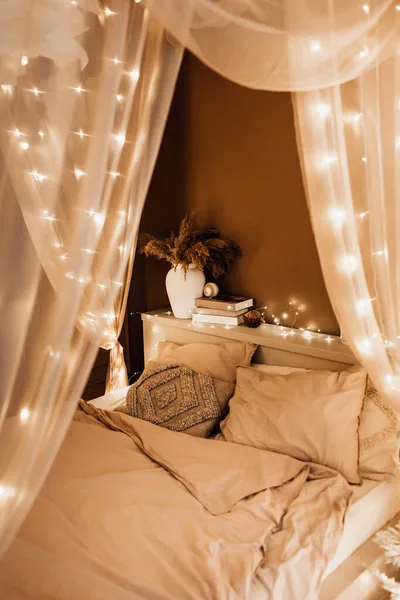 Магический Теплый Уютный Вечер Коричнево Белый Дизайн Интерьера Комнаты Рождество — стоковое фото