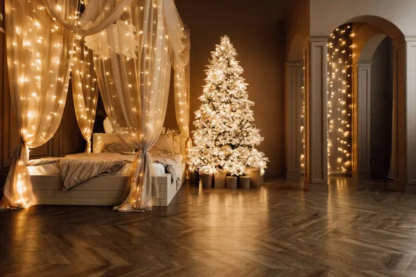 Noite Quente Aconchegante Mágica Natal Marrom Quarto Branco Design Interiores — Fotografia de Stock