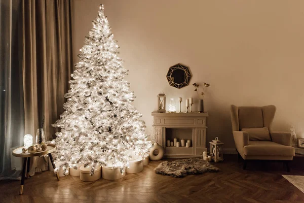 Romantische Warme Gezellige Avond Kerst Woonkamer Interieur Kerstboom Versierde Verlichting — Stockfoto